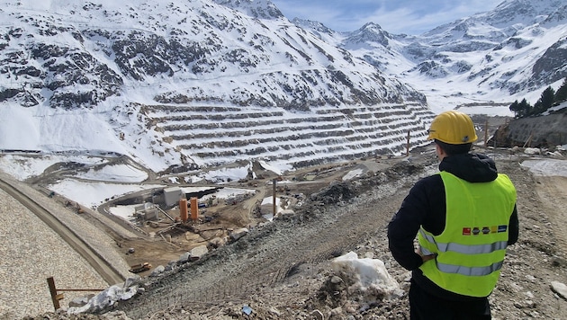 Blick in den gigantischen, aber noch leeren Speicher Kühtai.