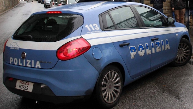 In Rom läuft eine Großfahndung nach einem Täter, der ein sechsjähriges Mädchen und deren Eltern ...