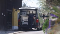 Die Spurensicherung am Tatort in einer kleinen Siedlung bei Eberschwang.
