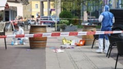 Mitten im Markttreiben kam es direkt vor einer Restaurantkoje zu dem folgenschweren Angriff.
