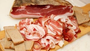 Ein bissl Mageres, ein bissl Fettes, viel Aroma: Speck mit Brot, Speck als Zutat bei ...