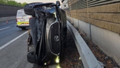 Der Pkw landete auf der Seite – der Lenker wurde verletzt.