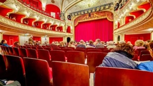 Im Landestheater blieben auch bei der dritten Vorstellung von „Berlin Alexanderplatz“ viele ...