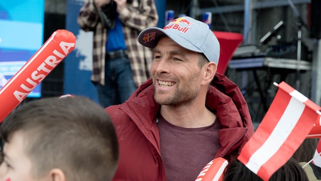 Große und kleine Fans konnten „ihrem“ Benjamin Karl beim Empfang in Wilhelmsburg zujubeln.