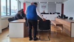 Zwischendurch wirft Frau Rat eine Frage in den Raum: „Sind Sie eigentlich in psychologischer ...