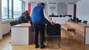 Zwischendurch wirft Frau Rat eine Frage in den Raum: „Sind Sie eigentlich in psychologischer ...