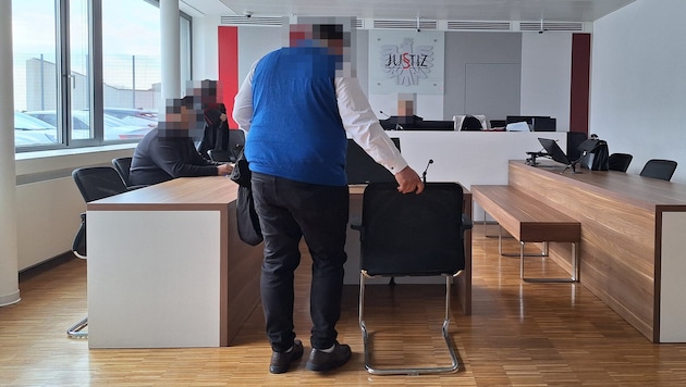 Zwischendurch wirft Frau Rat eine Frage in den Raum: „Sind Sie eigentlich in psychologischer ...