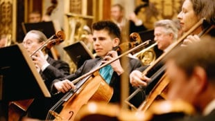 Österreichs Marathon-Rekordler Aaron Gruen spielte beim Konzert zum Marathon Cello. Der ...