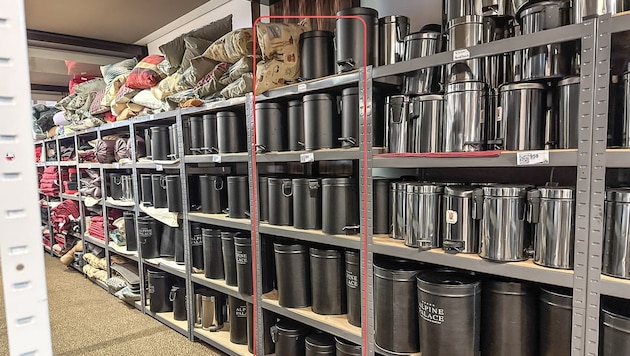 Dutzende Mülleimer können am Mittwoch ersteigert werden.