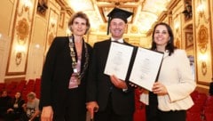 Master Norbert Hofer mit Rektorin Dr. Bettina Schauer-Frank (li.) und Dr. Nadja Rathmanner, ...