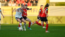 Unsere Fußball-Frauen erkämpften sich einen Punkt gegen das übermächtige Deutschland.