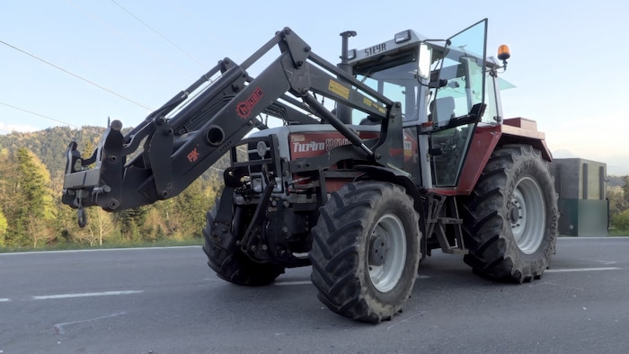 Am Traktor entstand nur leichter Schaden.