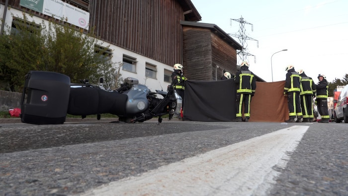 Der Biker wurde vor Ort erstversorgt.
