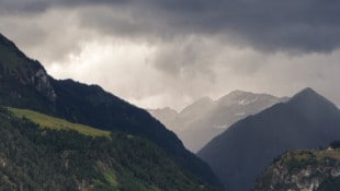 Mit Beginn am Sonntag wird das Wetter in den kommenden Tagen zunehmend ungemütlich. Zeitweise ...