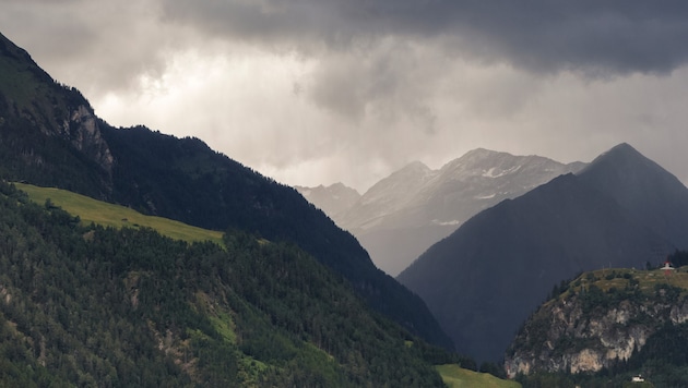 Mit Beginn am Sonntag wird das Wetter in den kommenden Tagen zunehmend ungemütlich. Zeitweise ...