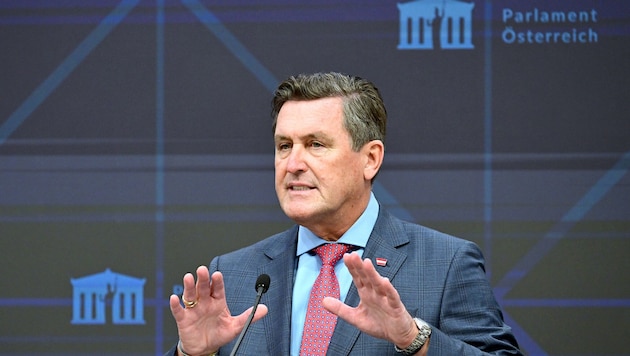 Verkehrsminister Peter Hanke (SPÖ) ist „kein Freund von Preiseingriffen“.