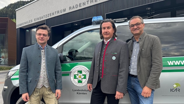 Max Strohmaier mit Landesleiter Hannes Gütler im neuen Look und Seidra-Chef Klaus Gutenberger.