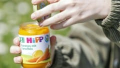 „Klack“: Jeder, der in der aktuellen Situation ein HiPP-Gläschen öffnet, soll laut Polizei auf ...