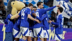 Schalke 04 steht kurz vor dem Wiederaufstieg in die deutsche Bundesliga.