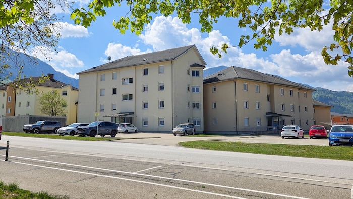 Polizeieinsatz in dieser Wohnsiedlung in Ferlach.