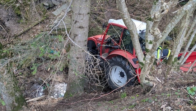 Der Traktor stürzte ab.