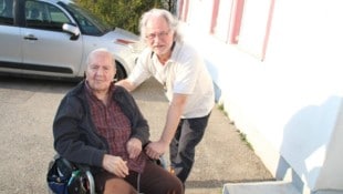 Lamprecht gemeinsam mit seinem ehemaligem Musikerkollegen Franz Stecker bei einer Musikprobe der ...