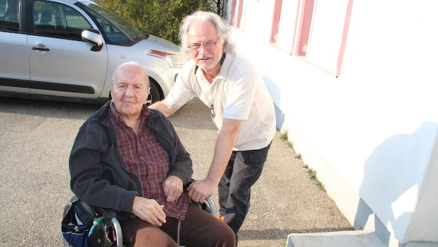 Lamprecht gemeinsam mit seinem ehemaligem Musikerkollegen Franz Stecker bei einer Musikprobe der ...