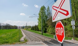 An diesem unbeschrankten Bahnübergang in Nußdorf passierte der tragische Unfall.