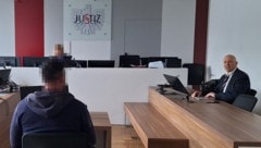 Rechtsanwalt Martin Mahrer vertritt den Angeklagten, der nicht zum ersten Mal in Eisenstadt vor ...