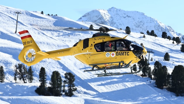 Der Abgestürzte wurde mit einem Notarzthubschrauber geborgen.