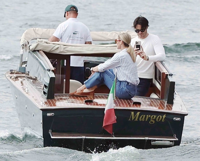 Beim Bootsauflug über den Comer See machte Berruti zuerst Erinnerungsfotos von Hunziker.