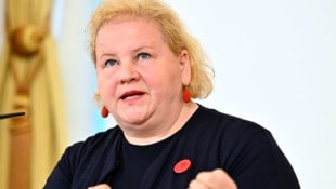 Arbeitsministerin Korinna Schumann erhöht den Druck.