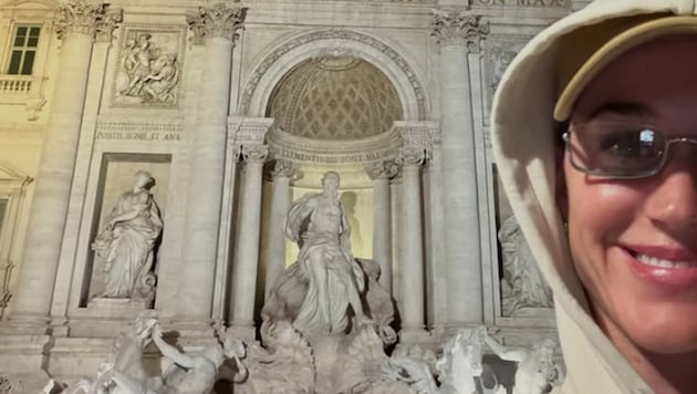 Katy Perry teilte Eindrücke von ihrem Rom-Besuch und warf ganz nebenbei ihre Kreditkarte in den ...