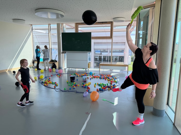 Gemeinsam mit Mama zu turnen ist doch das schönste Gefühl!