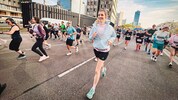Jana teste die Laufbekleidung beim Vienna City Marathon. 