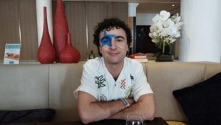 Österreichs ESC-Hoffnung Cosmó im entspannten „Krone“-Talk vor seinem Auftritt in London.