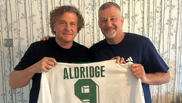 John Aldridge, der mit Irland bei den WM-Endrunden 1990 und 1994 dabei war, lud ...