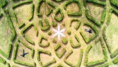 Ein Blick von der Drohne aus auf das wiederbelebte „Gartenlabyrinth“ von Hartmut Skerbisch