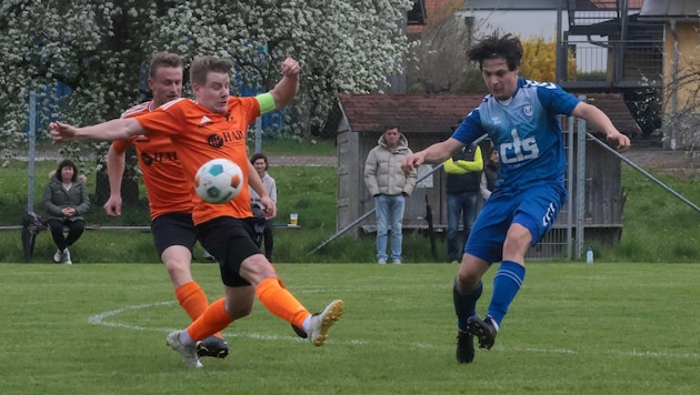 Tarsdorf (orange) hatte auch im vierten Derby gegen St. Radegund das bessere Ende für sich.