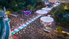 Im Mittelpunkt des Eurovision Village am Rathausplatz stehen  vor allem die drei Liveshows, die ...