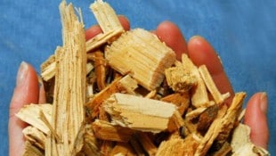 Holznebenprodukte (Bild) werden zu Bio-Pellets verarbeitet.