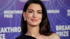 Anne Hathaway ziert das Cover der „World‘s Most Beautiful“-Ausgabe des „People“-Magazins.