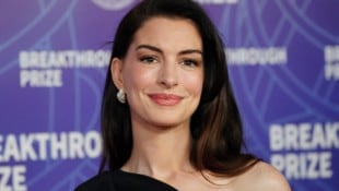 Anne Hathaway ziert das Cover der „World‘s Most Beautiful“-Ausgabe des „People“-Magazins.