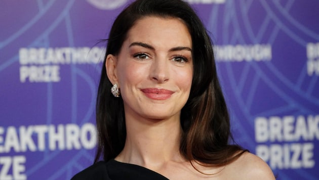 Anne Hathaway ziert das Cover der „World‘s Most Beautiful“-Ausgabe des „People“-Magazins.