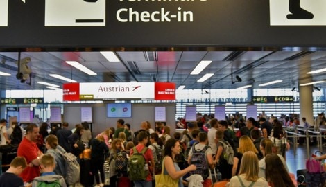 Am Flughafen Wien-Schwechat ist mit höheren Ticketpreisen aufgrund der gestiegenen Kerosinkosten ...