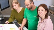 Veganes“ Buch-Team: Zertifiziererin Maria Leichtfried, Drucker Patrick Hinterdorfer , Beraterin ...