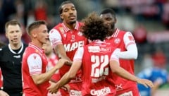 Kapitän Tobias Koch (l.) und der GAK gehen in Ried auf einen Sieg los.