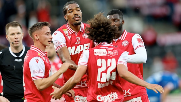 Kapitän Tobias Koch (l.) und der GAK gehen in Ried auf einen Sieg los.