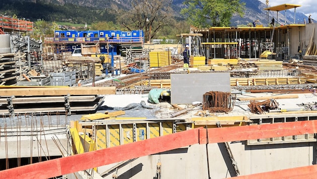 Angesichts der hohen Baukosten wird in Vorarlberg seit Jahren weniger gebaut. Auch die ...