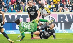 Sturms Nummer eins hexte gegen den LASK fast jeden Ball weg.